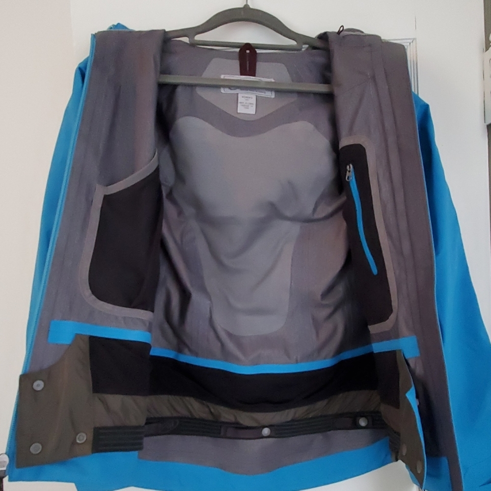 Waterproof jacket - Picture 3 of 3